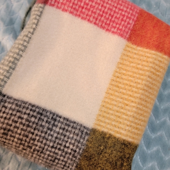 Ladies Scarf - Picture 5 of 9